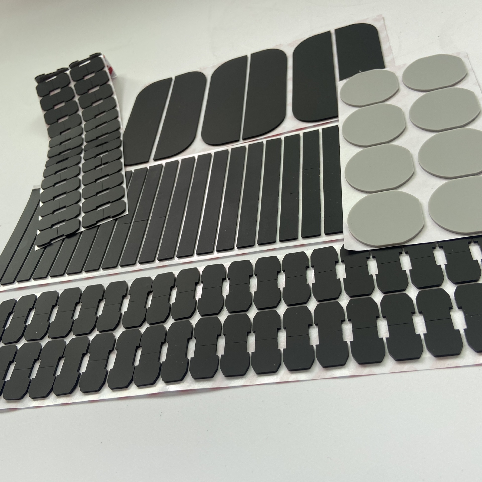 硅胶制品为什么会有味道呢 硅胶制品为什么会有味道呢